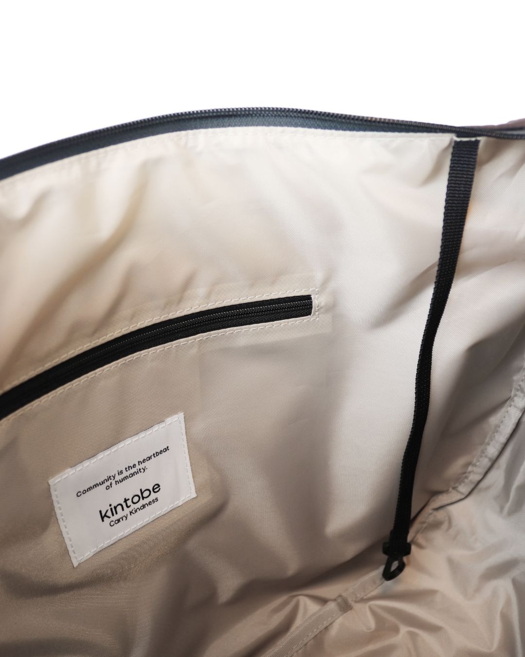 Kintobe JUNO Half-moon taske - Jet Black